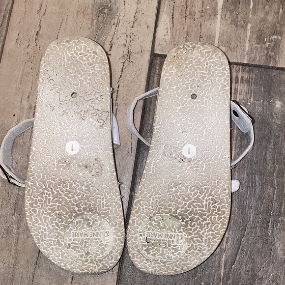 White buckle sandals size 1 by Anne Marie - Picture 2 of 2